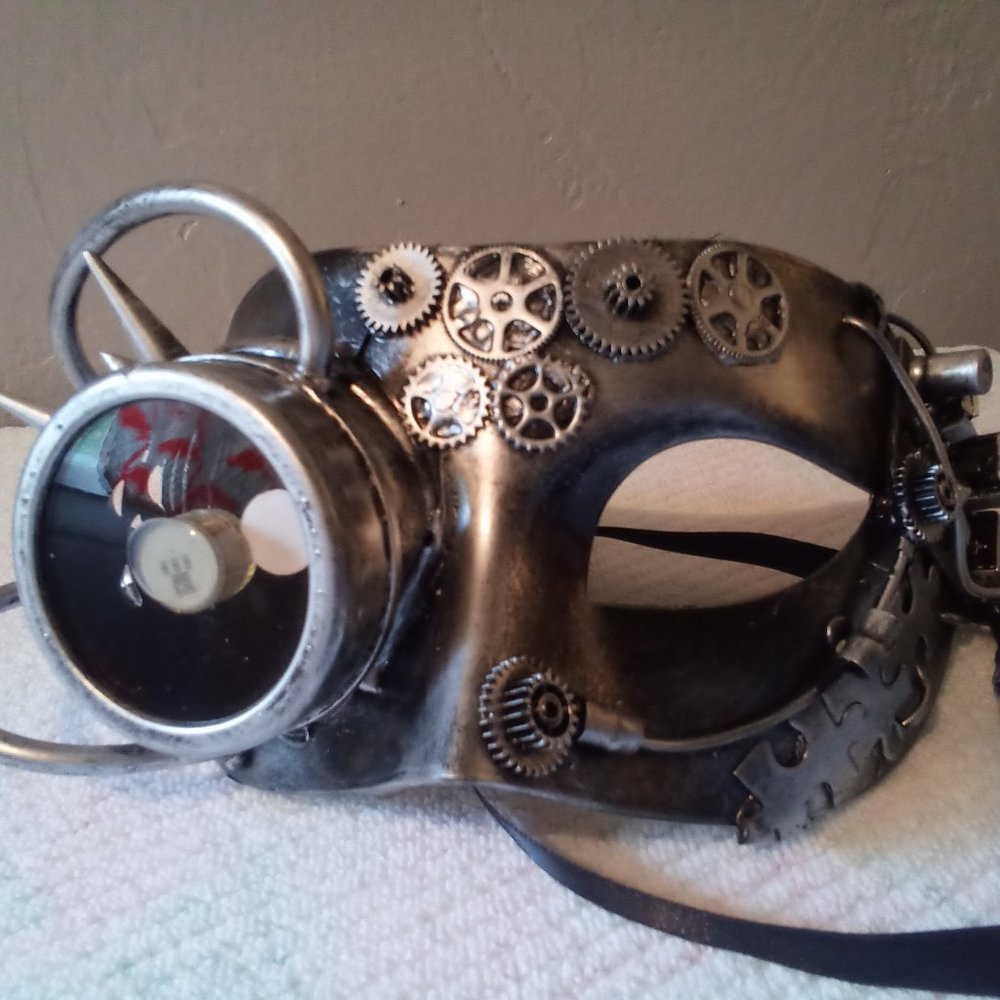 Mask - Picture 3 of 5